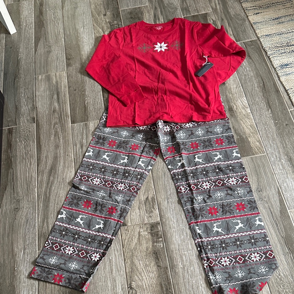 NWT Women’s Medium Christmas  Red and Gray Women's Pajama Set